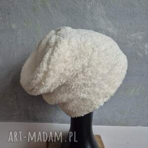 czapka futrzana biała ociepła na podszewce, rozmiar uniwersalny