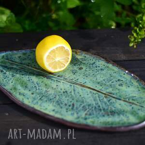 duży talerz ceramiczny w kształcie zielonego liścia, zielona patera, ceramika