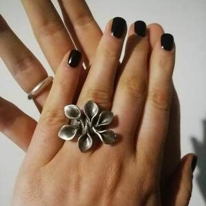 pierścionek kwiat kwiatem na prezent