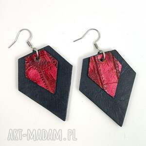 czarne kolczyki skórzane z wiśniowym akcentem skóry, stal