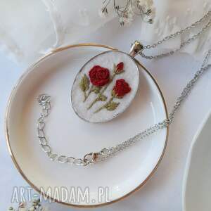 naszyjnik bordowe róże ogrodowe stylu retro romantyczki haftowana