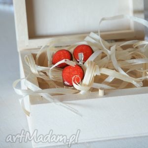 czerwony zestaw biżuterii - drewniany wisiorek i kolczyki sztyfty