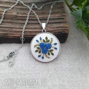 Haftowany medalion - niebieski, biżuteria, haft ręczny
