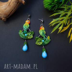 egzotyczne papugi z howlitem, natura, wyraziste kolczyki