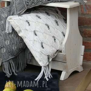 ręcznie wykonane poduszki poduszka lniana z makramą i drewnianymi koralikami