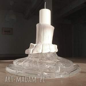 świecznik z kryształu i matowej gliny glina plus szkło, niebanalna dekoracja