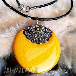 ceramiczny naszyjnik żółty wisior z mandalą biżuteria vintage handmade unikalny