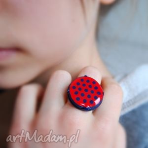 kropka, pierścionek z polymer clay i żywicy