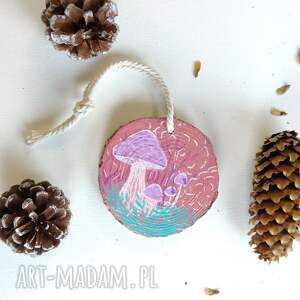 ręcznie malowana bombka drewniana z grzybami prezent świąteczny na choinkę