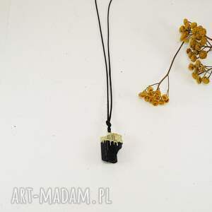 Prezent surowy No 6, turmalin, czarny kamień