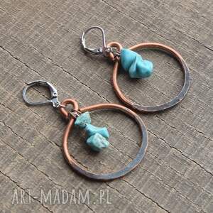 kolczyki z kutej, oksydowanej miedzi i turkusu /66/, biżuteria miedziana