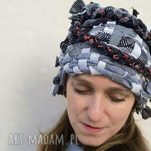 Niebanalna wytkana ręcznie na krośnie - ciepła czapka, gotycka