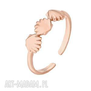 pierścionek z różowego złota muszelkami, muszle