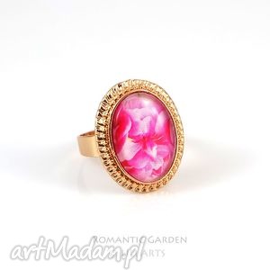 pierścionek - różowe geranium - kolor złoty