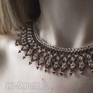 Elegancki naszyjnik choker z koralików szklsnych w odcieniach brązu
