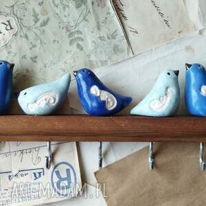 wieszak z błękitno - granatowymi ptaszkami ceramika