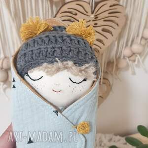 mała laleczka w rożku, otulaczu - Dla dziecka zabawki