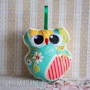 Mini sówka Ella 10 cm - haftowana zawieszka handmade