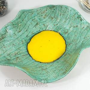 duża misa ceramiczna na owoce, sałatki czy przekąski, dekoracja stołu