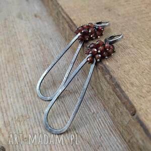 kolczyki - hessonit z młotkowanymi łezkami, srebro oksydowane granat