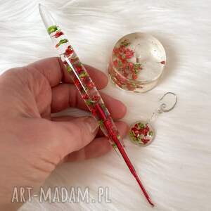 Zestaw z podstawką i znacznik, szydełko - żywicy