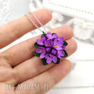 kobiecy naszyjnik okrągły z kwiatami bzu handmade, wisiorek bez, kwiatowa