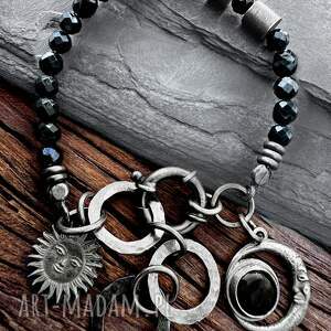 Srebrna bransoletka z czarnym turmalinem oraz symbolem słońca i (z, czarny turmalin, onyks)