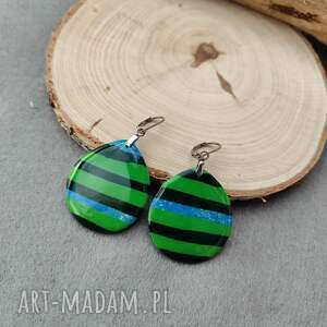 Zielone kolczyki w paski - Forest Glow, kolorowa biżuteria