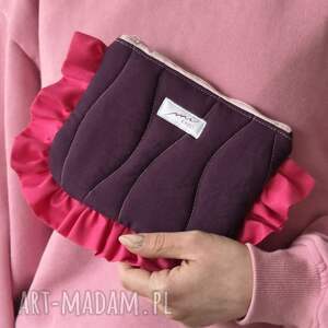 z falbanką, pikowana kosmetyczka, saszetka