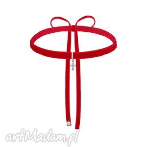 handmade naszyjniki czerwony aksamitny choker ze srebrnym krzyżykiem wysadzanym