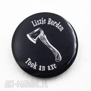 Lizzie Borden pin goth print 002, przypinka, gotyk