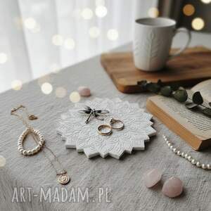 Podstawka mandala na biżuterię z gipsu polimerowego gp43