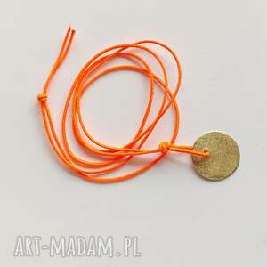 okrąg wisiorek, mosiądz, zmatowione, sznurek