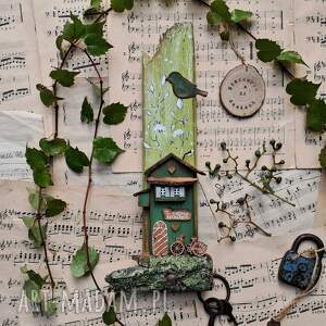 wieszak na klucze domek wśród zieleni z drewna, pomysł prezent