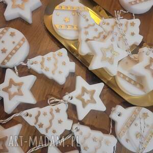 zawieszki świąteczne handmade z wosku sojowego ręcznie malowane, mikolajki