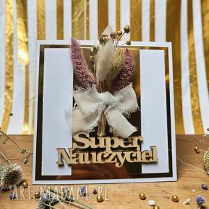 Kartka dla nauczyciela z suszonymi kwiatami