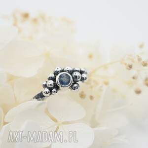 szafirek pierścionek, szfir kuleczki delikatny, romantyczny, minimalistyczny