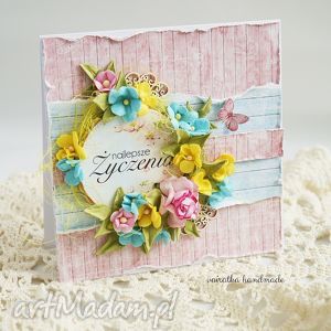 wiosenne życzenia kartka z pudełkiem, romantycznie kwiaty, urodziny