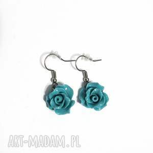kolczyki wiszące - turkusowo niebieska róża koral, róże, biżuteria na wesele