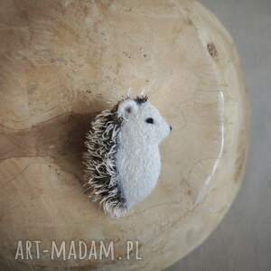 jeżyk - filcowana broszka, broszka z wełny