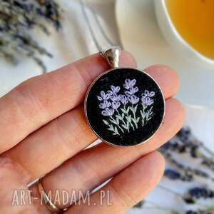 naszyjnik wieczór o zapachu lawendy 3, haftowana biżuteria lawendowe, haft