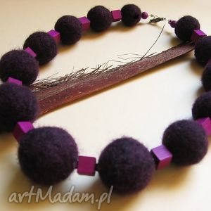 handmade naszyjniki fioletowo - naszyjnik z filcu