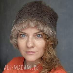 futrzana czapka brązowa płowa smerfetka na podszewce rozmiar uniwersalny m/l