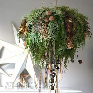 dekoracje świąteczne duży wieniec wiszący z dzwonkami, wianek świąteczny gwiazda