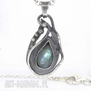 Srebrny delikatny naszyjnik z labradorytem - lunar amulets w kształcie