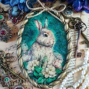 Szmaragdowy z zającem dekoracja, shabby chic, medalion