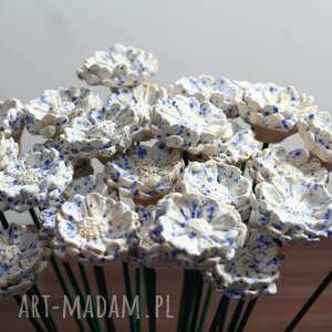 handmade dekoracje ceramiczne kwiatki na druciku o średnicy od 3 do 4cm