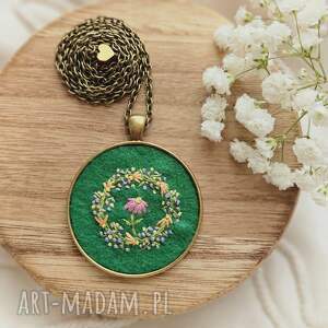 ręcznie zrobione naszyjniki naszyjnik wianek z różowym kwiatem i hematytem na zielonym