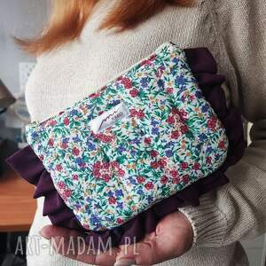 kwiatowa z falbanką, pikowana kosmetyczka, saszetka