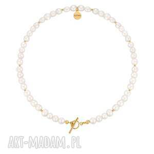 złoty naszyjnik z pereł naturalnych ozdobnym zapięciem kolia